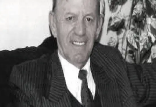 “Si pasojë e triumfit të së kuqes, ngjyrës së gjakut, emblemë të komunizmit, u veshën me të zeza shumë gra dhe vajza shqiptare…”/ Refleksione ndaj veprës së ish-të dënuarit të Kampit të Vloçishtit