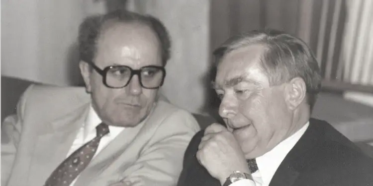 Letra për Hysniun dhe Mehmetin: “Sokrat Plaka, i thotë sekretarit të parë: ju të Sigurimit, keni hijen e rëndë dhe…”/ Relacioni tepër sekret në ’77-ën, për dy titullarët e ambasadës në Beograd