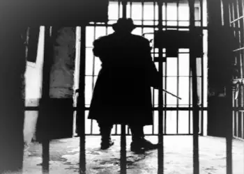 “Dridhem, kur kujtoj kocka të thyera njeriu, jo metaforike, të gjetura andej-këndej, në gropat e malit të Dajtit, në kampin e Ballshit, të Spaçit, në oborrin e burgut të Burrelit dhe…”/ Refleksione të ish-të dënuarit politik