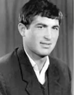 “Klithmat kundër regjimit në poezitë e Genc Lekës dhe Vilson Blloshmit, duket sikur i ndeshim te ‘Tabir Saraji’ i Kadaresë…”/ Refleksione mbi jetën e veprën e dy poetëve të pushkatuar