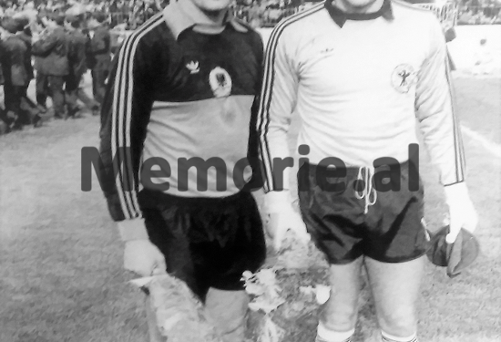 “Jani Kaçi, kolosi i portës korçare, që u ndëshkua për foton e Enver Hoxhës dhe u…” / Historia e panjohur e legjendës së përfaqësueses që u huazua edhe nga ‘Partizani” e “Vllaznia”, në kupat e europës