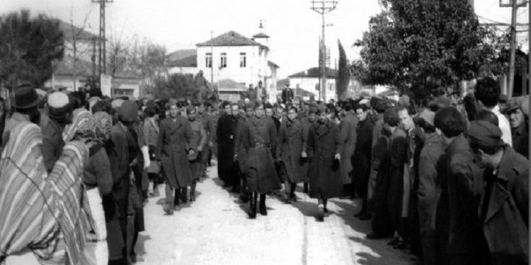 “Studiuesit e rinj, duhet ta çlirojnë historiografinë nga termat ‘tradhtarë të atdheut’, e paçavure të tjera të këtij lloji, që arbitrariteti komunist, projektoi…”/ Refleksione nga ish-i burgosuri politik