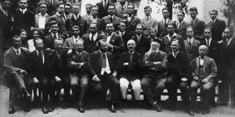 “Rrok Gera, u diplomua në Vjenë dhe shërbeu si ekonomist, diplomat, jurist, politikan, ministër, etj., deri…” / Historia e panjohur e pinjollit të familjes aristokrate të Shkodrës, që vuajti në burgun e Burrelit