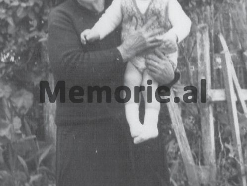 “Djalin, nga një familje ‘armike e popullit’, e arrestuan, kurse të dashurën e tij, Leonorën, donin ta bënin agjente të Sigurimit…”/ Refleksione të ish-të dënuarit politik, për librin e Zef Pashuk Mirakaj