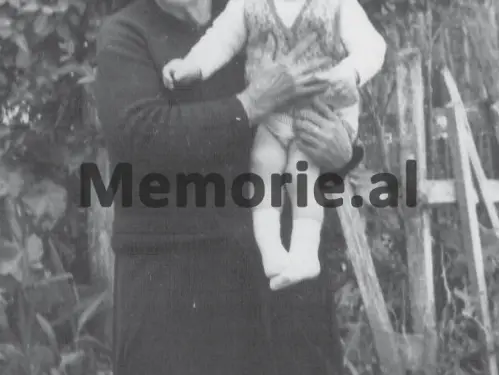 “Djalin, nga një familje ‘armike e popullit’, e arrestuan, kurse të dashurën e tij, Leonorën, donin ta bënin agjente të Sigurimit…”/ Refleksione të ish-të dënuarit politik, për librin e Zef Pashuk Mirakaj