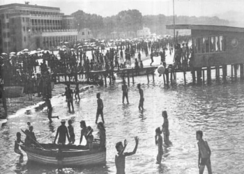 “Një çift i ri gjermano-perendimor që kishin “penetruar’ në Hotel ‘Adriatiku’, ku nga kati i dytë, Sigurimi i Shtetit vëzhgonte me dylbi, mahnitën….”/ Historia e panjohur e Plazhit të Durrësit