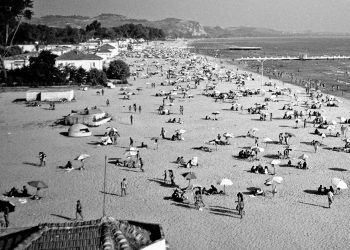 “The beautiful bathing suits were used as a means of harassment for the girls, they were brought to Durrës residents from abroad, others even borrowed them to appear in front of the ‘Turtle’, where…”/ The unknown history of Durrës beach