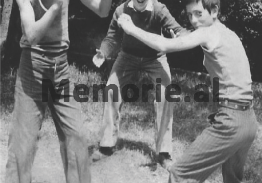 “Përse e kujtoj edhe sot me mjaft respekt, mësuesin e letërsisë, Shefqetin, që edhe pse ishte anëtar partie, me mua ‘armikun e popullit’, ai…”?! / Refleksionet e ish-të dënuarit politik