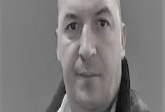 “Ka denigruar sekretarin e parë, sikur ka dërguar djalin në Francë se i dhimbte veshi, gruaja i ka sjellë një kone që e ushqen me bërxolla dhe…”/ Relacioni për “parullat armiqësore”, në ’90-ën