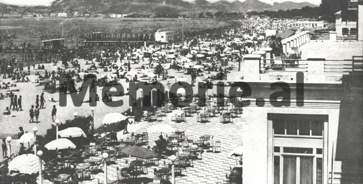 “Nga Hotel ‘Breshka’, vilat e tregtarëve të Monarkisë, ku ‘prehej’ udhëheqja komuniste, te kampet e pushimit, kabinat dërrase, treni me qymyr dhe…”/ Historia e panjohur e Plazhit të Durrësit