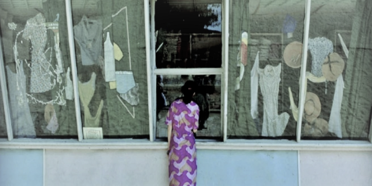 “Nga Hotel ‘Breshka’, vilat e tregtarëve të Monarkisë, ku ‘prehej’ udhëheqja komuniste, te kampet e pushimit, kabinat dërrase, treni me qymyr dhe…”/ Historia e panjohur e Plazhit të Durrësit