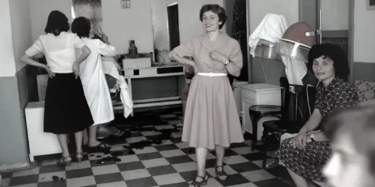 “Dashuritë e ‘Rrugës së Durrësit’, nga vajza e zv/ministrit me futbollistin e ‘Tiranës’, te bukuroshja G. H. që mbanin frymën të gjithë dhe…”/ Historia e panjohur e një rruge emblemë që s’është më…!