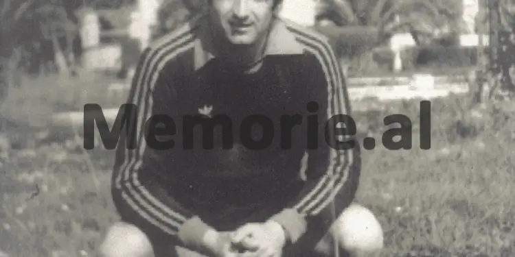 “Jani Kaçi, kolosi i portës korçare, që u ndëshkua për foton e Enver Hoxhës dhe u…” / Historia e panjohur e legjendës së përfaqësueses që u huazua edhe nga ‘Partizani” e “Vllaznia”, në kupat e europës