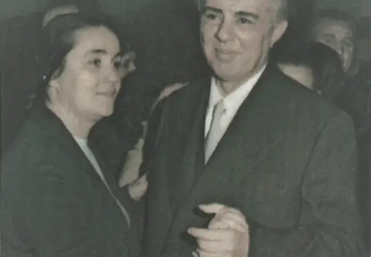 “Krahas diktatorësh gjakatarë si: Idi Amin, Zhan Bedel Bokasa, apo Dyvalje, gazetari italian, fuste dhe Nexhmije Hoxhën e Mira Millosheviç…”! / Refleksione pas një interviste në gazetë‘Panorama’