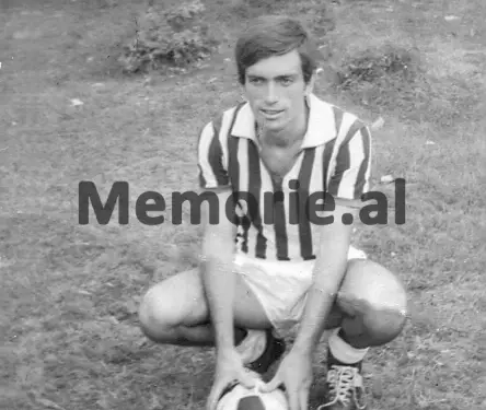 “Ndërsa studioja në Lice për violonçel, na erdhi në shtëpi trajneri Jareci dhe i tha babait; Ilin do e bëjmë…”! / Historia e panjohur e artistit që la Moxartin dhe u bë golashënues i shquar