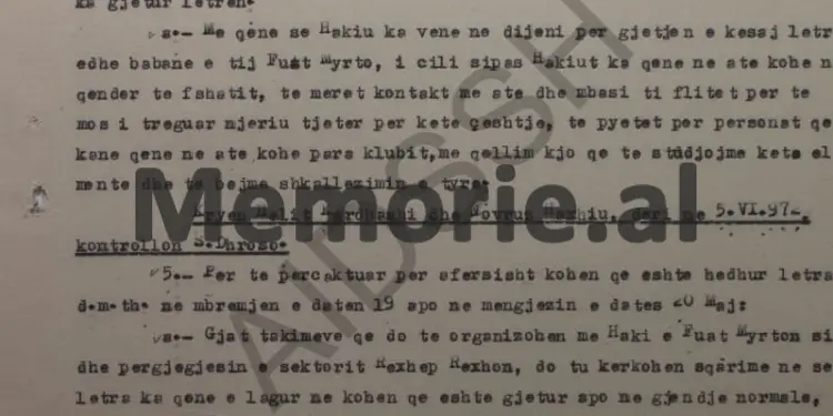 “Që të identifikohet shkrimi i letrës me përmbajtje armiqësore të gjetur në Markat, ajo t’i jepet B.p. ‘Telegrafi’, që punon si…, por dhe i biri i agjentit grek…” / Relacioni i Sigurimit, Sarandë, maj 1972