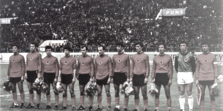 “Kur Bajaziti shënoi golin me francezët në ‘Qemal Stafa’ nga një goditje dënimin, tifozët kavajas shpreheshin; ‘Ime, kina dhe na Platina’…”/ Historia e panjohur e një prej yjeve të futbollit shqiptar