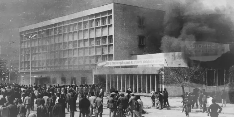 “Më 2 prill ‘91, kujtoj të bijën e artistit të madh Gjok Vata e cila bëri një akt heroik: kërceu mbi tankun që Dega e Brendshme kishte sjellë aty dhe…”/ Dëshmia e studiuesit të krimeve të komunizmit