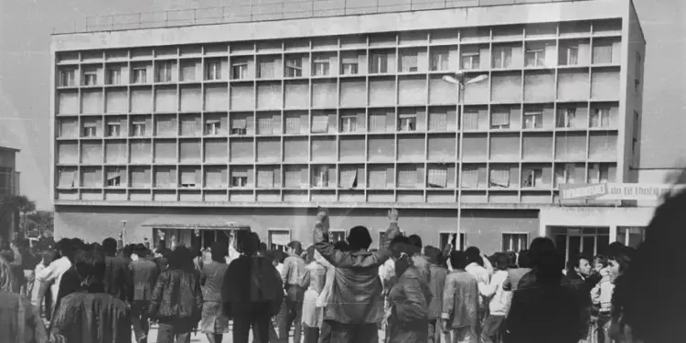 “Më 2 prill ‘91, kujtoj të bijën e artistit të madh Gjok Vata e cila bëri një akt heroik: kërceu mbi tankun që Dega e Brendshme kishte sjellë aty dhe…”/ Dëshmia e studiuesit të krimeve të komunizmit