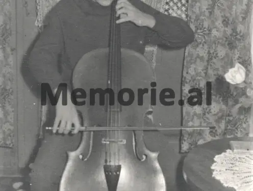 “Ndërsa studioja në Lice për violonçel, na erdhi në shtëpi trajneri Jareci dhe i tha babait; Ilin do e bëjmë…”! / Historia e panjohur e artistit që la Moxartin dhe u bë golashënues i shquar