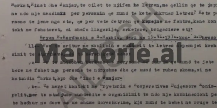 “Që të identifikohet shkrimi i letrës me përmbajtje armiqësore të gjetur në Markat, ajo t’i jepet B.p. ‘Telegrafi’, që punon si…, por dhe i biri i agjentit grek…” / Relacioni i Sigurimit, Sarandë, maj 1972