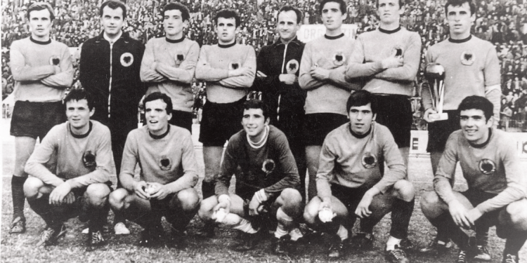 “Kur Bajaziti shënoi golin me francezët në ‘Qemal Stafa’ nga një goditje dënimin, tifozët kavajas shpreheshin; ‘Ime, kina dhe na Platina’…”/ Historia e panjohur e një prej yjeve të futbollit shqiptar