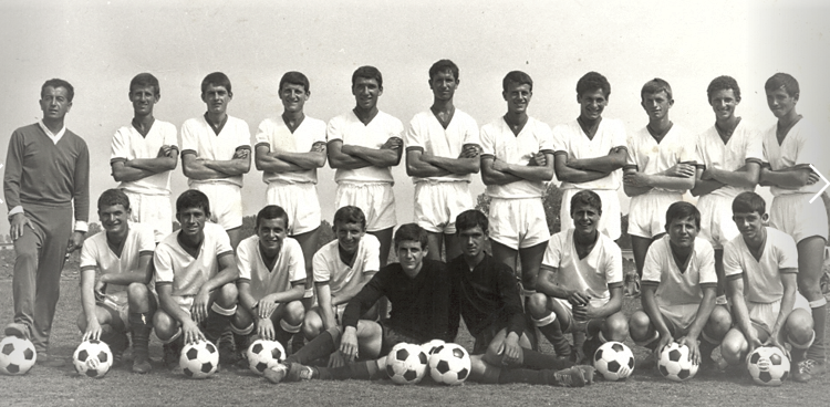 “Na shtroni asfaltin në rrugën Muzinës, t’ju japim futbollistin e kombëtares…”/ Historia e padëgjuar e “Bekenbauerit” shqiptar, që e kërkonin “Partizani” e “Dinamo” dhe shteti e përdori si “klering”…!