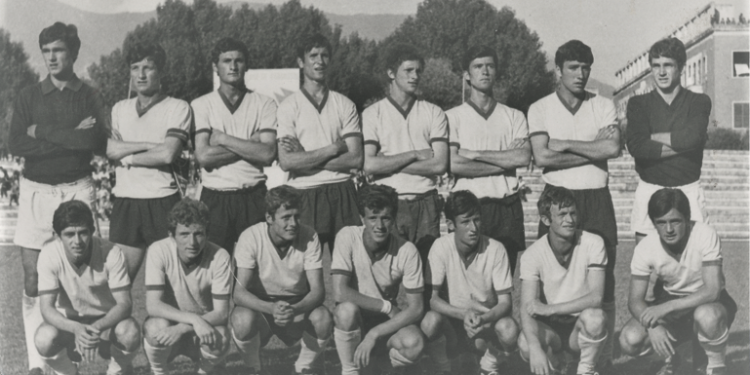 “Na shtroni asfaltin në rrugën Muzinës, t’ju japim futbollistin e kombëtares…”/ Historia e padëgjuar e “Bekenbauerit” shqiptar, që e kërkonin “Partizani” e “Dinamo” dhe shteti e përdori si “klering”…!