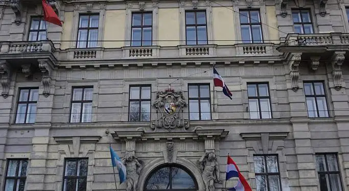 “Shokët në Vjenë, na thanë se; nga të sëmurët që vijnë këtu për kurim, nuk ka asnjë punëtor, apo kooperativist, por…”/ Problemet e përfaqësive diplomatike, në ’76-ën