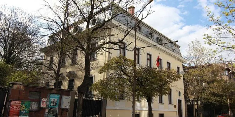 “Titullarët e disa ambasadave, po pengojnë punën e agjentëve tanë, ndërhyjnë, kërkojnë pseudonimet, etj., si rasti me gazetarin jugosllav, që…”/ Relacioni sekret për Hysni Kapon, maj ‘72