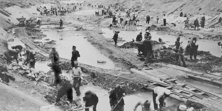 “Nga ushqimi, fjetja, takimet me familjen dhe masat ndëshkimore, te shpërndarja e të dënuarëve në burgjet e kampet e fshehta për…”/ Historia e panjohur e të burgosurve politik e ordiner, në vitet 1945-‘90