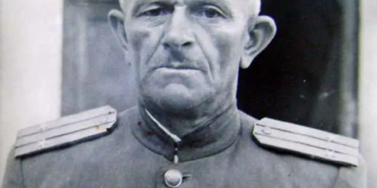 ‘Pasi i vuri një hekur derës, Toger Baba erdhi te unë dhe më …”/ Historiani dhe studiuesi i njohur, publikon dokumentet për Hodo Habibin nga Kuçi i Vlorës