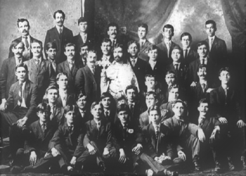 “Një krijim interesant, antipod i ‘Epopeja e Ballit Kombëtar’ të Musarajt, mund të konsiderohet poema ‘Përqafimi i dy kundërshtarëve’ e Hekuran Zhitit…”/ Studimi i panjohur i Prof. Agim Vinca