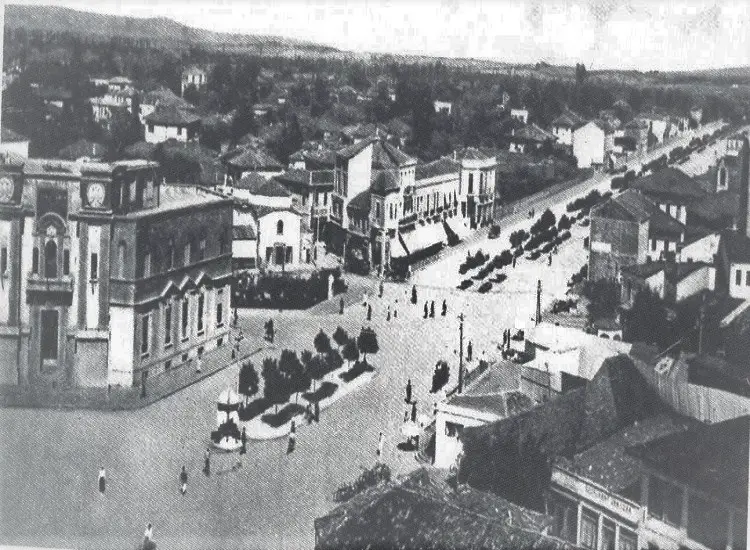 File:KF Tirana (1930).gif - Wikipedia