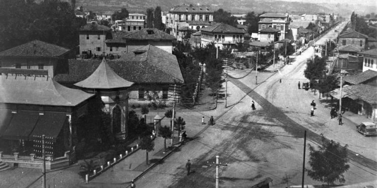 “Besides Rozana, the blonde Italian waitress, Brixhilda sang there, as well as 5 Hungarian ballerinas, who with their graces seduced the aristocratic elite of…”/ The unknown history of the famous bar in Tirana