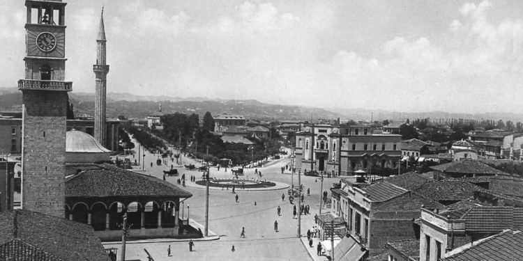 “Besides Rozana, the blonde Italian waitress, Brixhilda sang there, as well as 5 Hungarian ballerinas, who with their graces seduced the aristocratic elite of…”/ The unknown history of the famous bar in Tirana