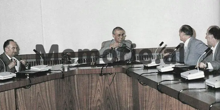 “Kadri, mos na thuaj avash, s’ka avash këtu, po na trego; a ka pasur punë armiqësore në Ministrinë e Brendshme, nëse po, pse s’i ke…”?! / Mbledhja e panjohur e Byrosë, 8 tetor ‘82