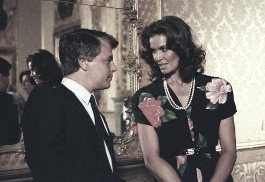 “Nga ‘Dinasty’-a, ‘Izaura’, dhe ‘Oktapodi’, te ‘Tango e fundit’ me Marlon Brando e Maria Shnaider, filmat erotike që çmëndën shqiptarët në vitet ’70 – ’80-të, aq sa…”/ Historia e ‘kanoçeve’ të ndaluara