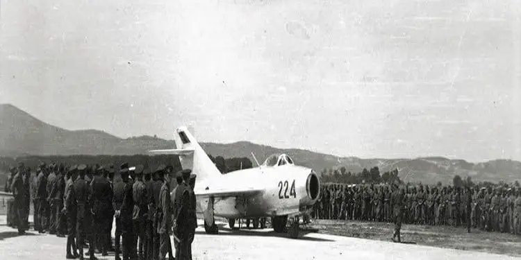 “Pasi na përzunë nga shkolla e Aviacionit Ushtarak në Kaukazin e Veriut, na dërguan në Mançurinë e largët të Kinës, ku neve…”/ Dëshmia e rrallë ish-studentit ushtarak