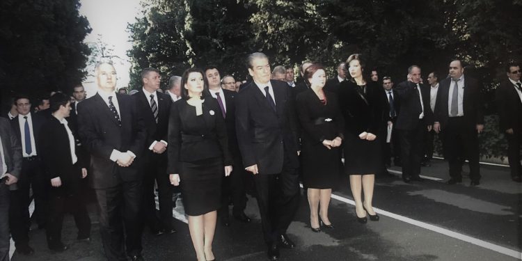 “Dhjetë vite më parë, kur eshtrat e Mbretit Zogu I-rë u kthyen në atdhe dhe ceremonia madhështore…”/ Ish-deputeti dhe kreu i Legalitetit, kujton Mbretin e Shqiptarëve