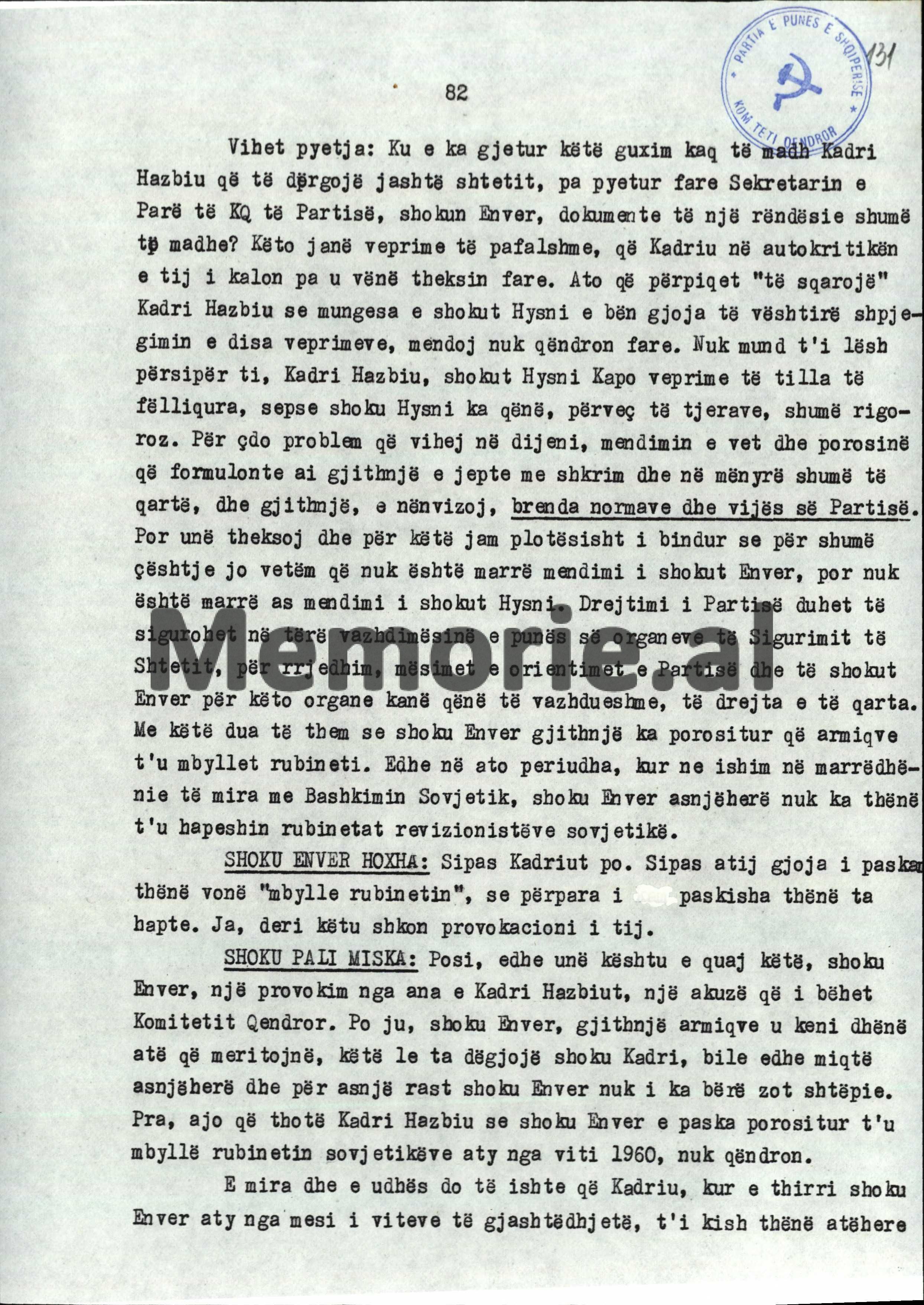 Bir kishi qizni pistirmaga tushib, uni hojatxonada sikdi. Bir kishi qizni pistirmaga tushib, uni hojatxonada sikdi.