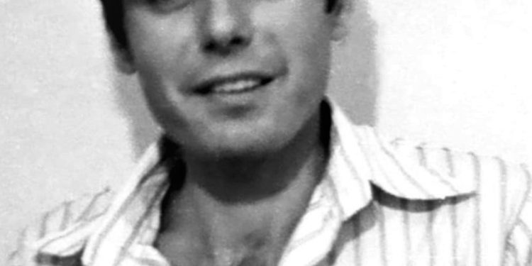 “Në vitet ’70-të, fillova të prodhoj në seri ‘Kanoçet’, ku ‘ishullarët’ filluan të shikonin lajme, filma, spektakle, etj., por ato, i kërkonin edhe komisarët, spiunët e..,”/ Dëshmia e rrallë e publicistit të njohur