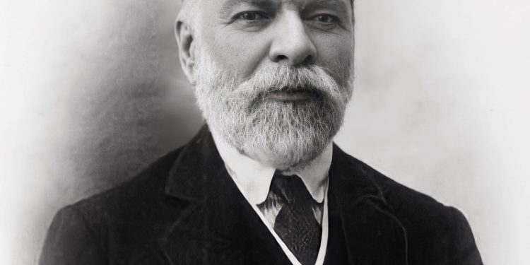 “E vërteta e fotos së shpalljes së Pavarësisë, që nuk është e 28 nëntorit 1912 dhe historia e shtëpisë ku Ismail Qemali me…”/ Dëshmitë e panjohura e publicistit nga Vlora