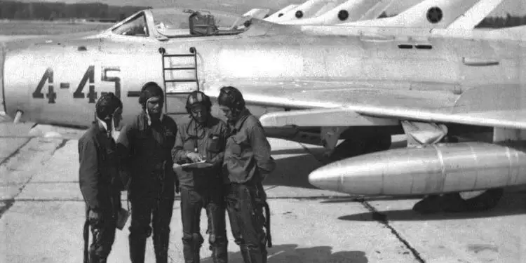 “Pasi na përzunë nga shkolla e Aviacionit Ushtarak në Kaukazin e Veriut, na dërguan në Mançurinë e largët të Kinës, ku neve…”/ Dëshmia e rrallë ish-studentit ushtarak
