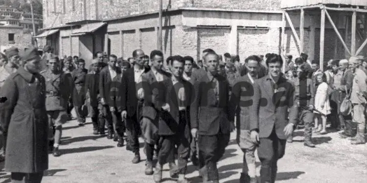 “Kur erdhën për ta marrë nga qelia, Xhemili, u tha policëve; s’dua të vdes nga plumbat tuaj dhe pasi ngriti këmishën, me një mjet prerës…”/ Dëshmia rrëqethëse e ish-të dënuarit që vuajti 19 vjet burg