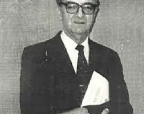 “Disa polic në kampin e Bedenit, i vunë një të burgosuri në kurriz, një karrocë plot me dhé, e kur u rrëzue, i ranë me shqelma. Ai ishte profesori…”/ Dëshmia rrëqethëse e intelektualit të njohur nga SHBA-ës