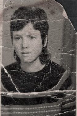 “Pas arratisjes së vëllait, Sazanit, nëna Vasfia, u torturua nga Sigurimi, duke e varur me kokë poshtë në një pemë dhe me një kovë plot me m…”/ Historia tragjike e familjes Dema