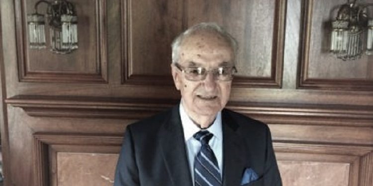 “Disa polic në kampin e Bedenit, i vunë një të burgosuri në kurriz, një karrocë plot me dhé, e kur u rrëzue, i ranë me shqelma. Ai ishte profesori…”/ Dëshmia rrëqethëse e intelektualit të njohur nga SHBA-ës