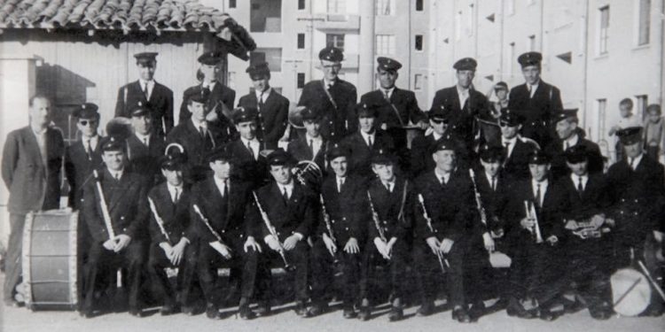 “Kur kthehesha në shtëpi nga estrada e qytetit, ku isha profesioniste, ai djali që më priste të rrugica, ishte gati të ulej dhe…”/ Dëshmia e rrallë këngëtares së adhuruar korçare