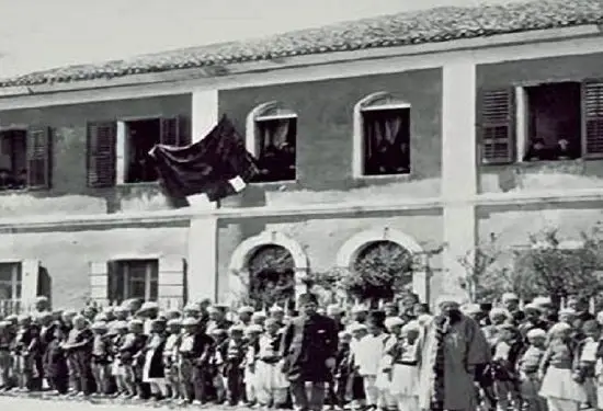 “Pasi u diplomuan në Stamboll, shërbyen si ekonomistë, ushtarakë, doganierë, mësues, administrator dhe klerikë myslimanë…”/ Historia e panjohur e familjes shkodrane Boriçi, në 12 breza